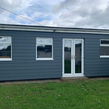 Salty Dogs Chalet Lowestoft Exteriör bild